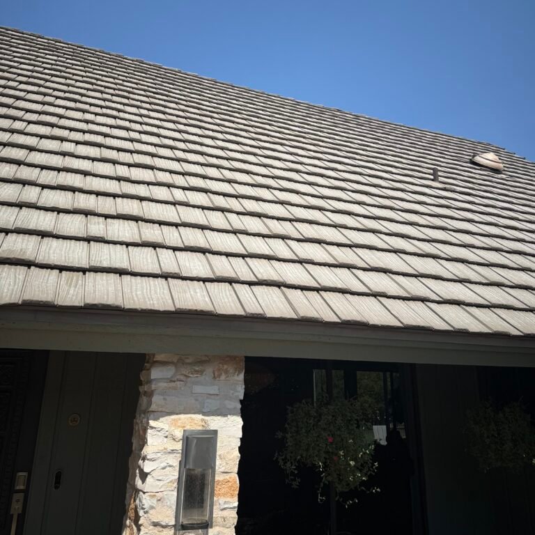 Slate shingle-style metal roof in Lakeway, Texas