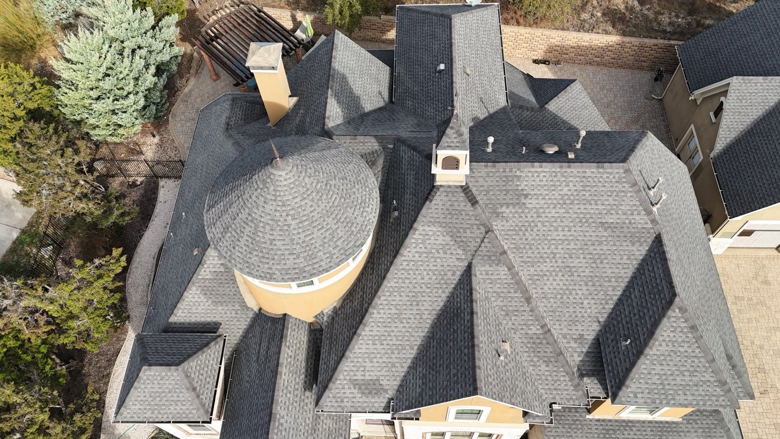 roof repair lakeway turrets and complex roof